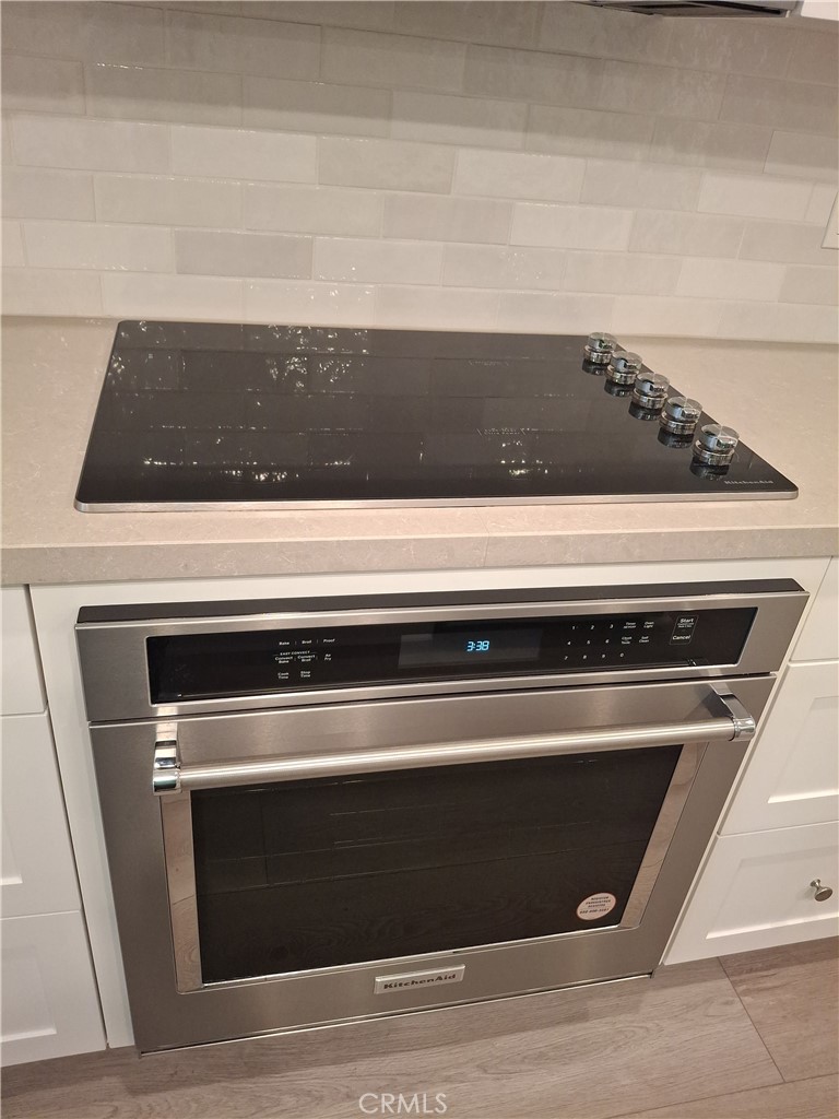 10776 Telegraph Road Ventura, CA 93004 - Photo 16 of 36 Kitchen Aid Stove Top & Oven, Air & Convection