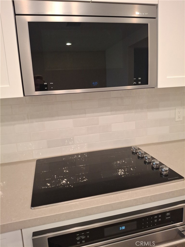 10776 Telegraph Road Ventura, CA 93004 - Photo 17 of 36 Kitchen Aid Microwave