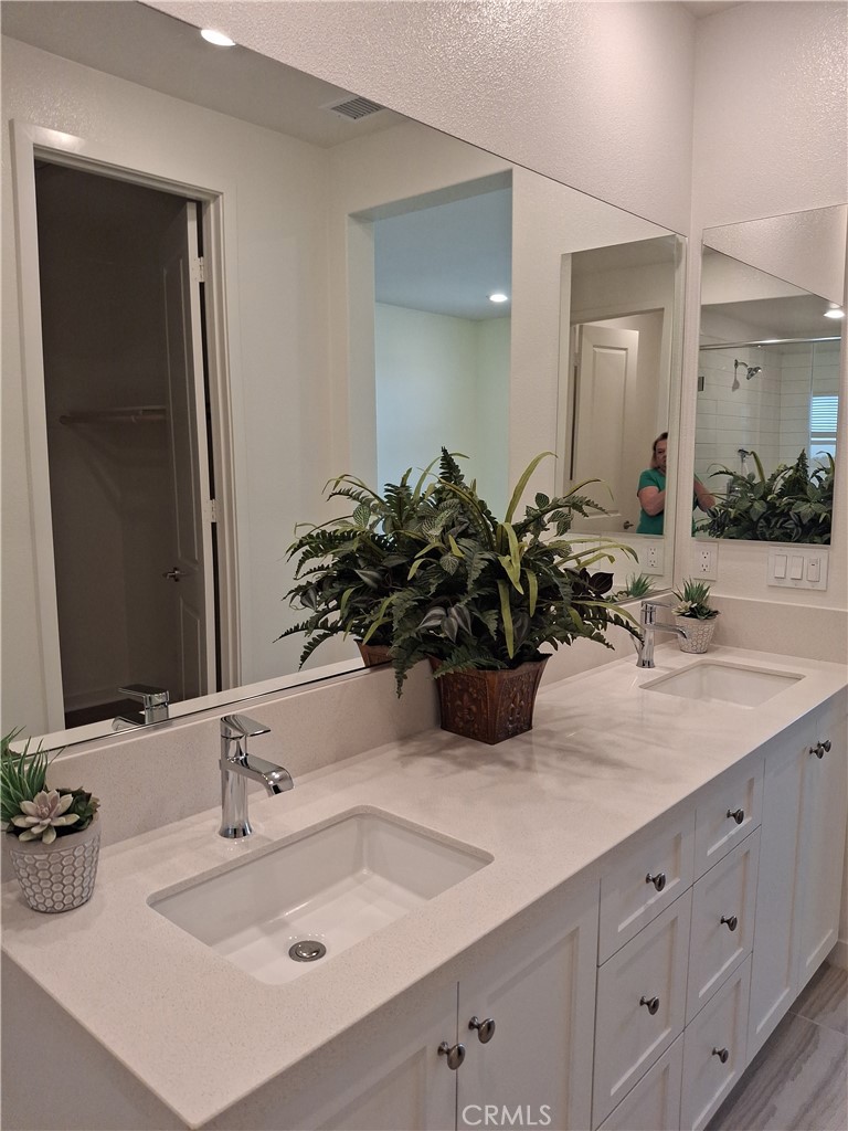 10776 Telegraph Road Ventura, CA 93004 - Photo 21 of 36 Master En Suite