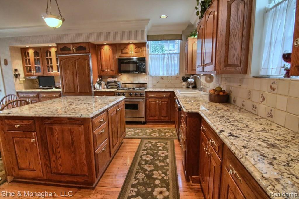 44 Hampton Road Grosse Pointe, MI 48236 - Photo 6 of 33 Kitchen 2nd View.jpg
