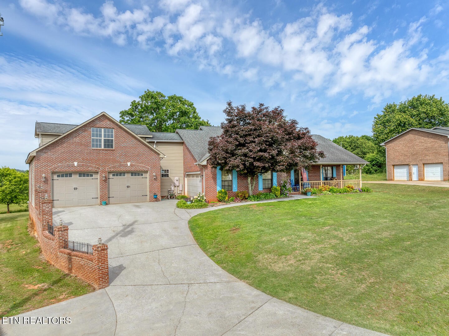 449 Foss Road Maryville, TN 37801 - Photo 47 of 49 a front view of a house with a garden