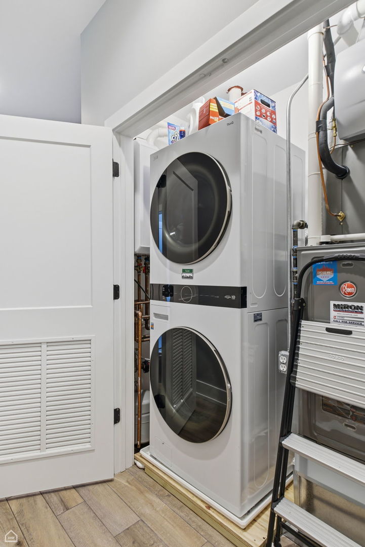 Undisclosed Address Chicago, IL 60625 - Photo 21 of 25 a utility room with dryer and washer
