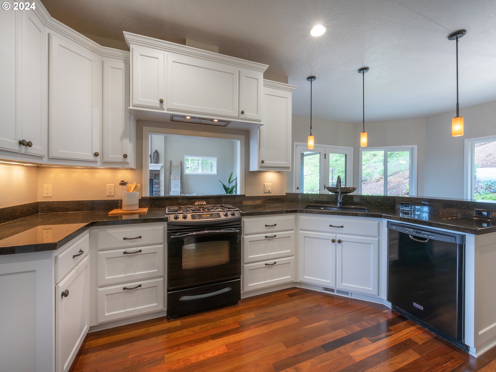 790 Pine View Court Eugene, OR 97405 - Photo 13 of 47