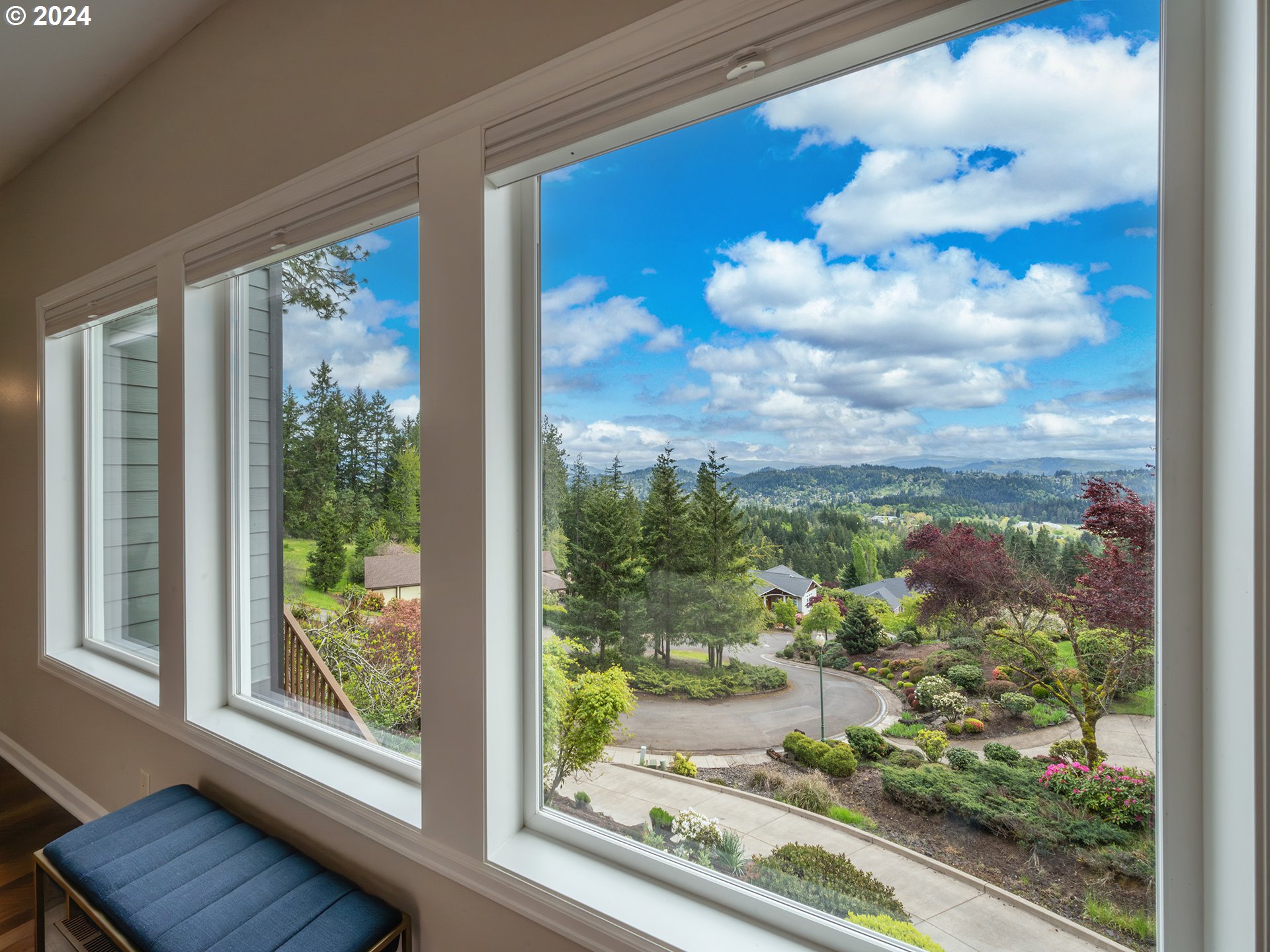 790 Pine View Court Eugene, OR 97405 - Photo 3 of 47