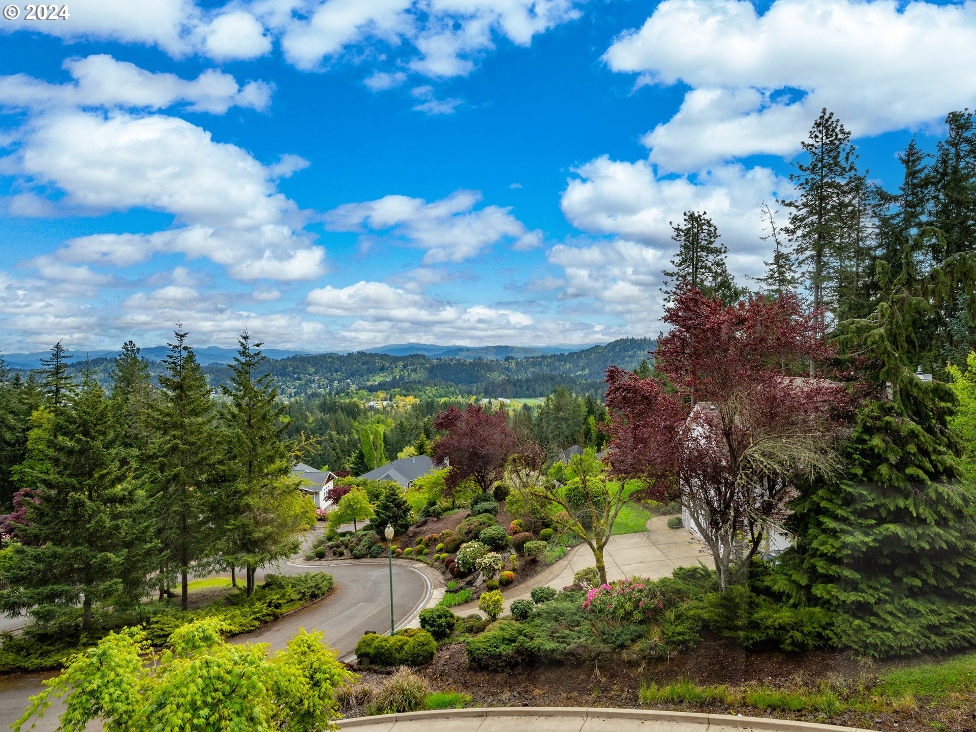 790 Pine View Court Eugene, OR 97405 - Photo 4 of 47