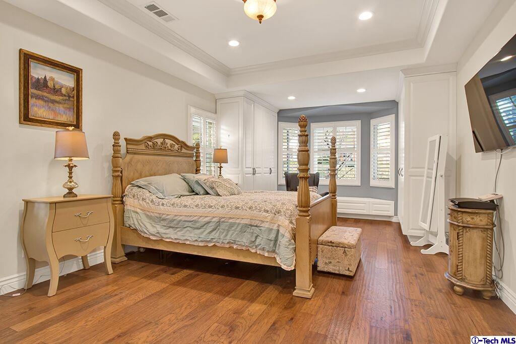 1710 West Kenneth Road Glendale, CA 91201 - Photo 11 of 26 Gallery Image 11