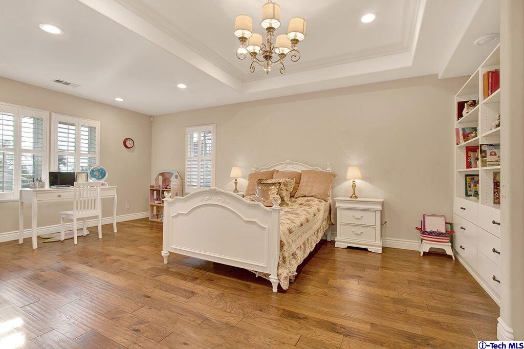 1710 West Kenneth Road Glendale, CA 91201 - Photo 13 of 26 Gallery Image 13
