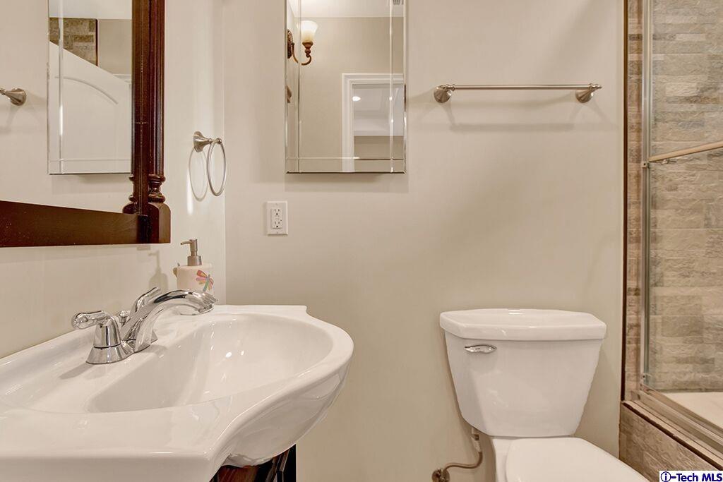1710 West Kenneth Road Glendale, CA 91201 - Photo 15 of 26 Gallery Image 15