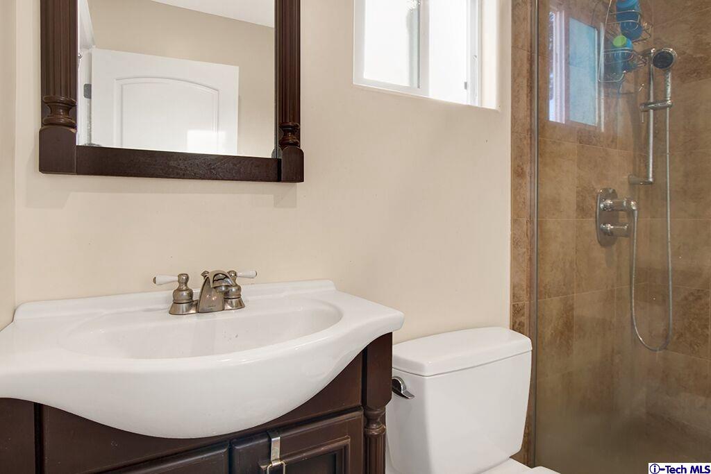 1710 West Kenneth Road Glendale, CA 91201 - Photo 16 of 26 Gallery Image 16