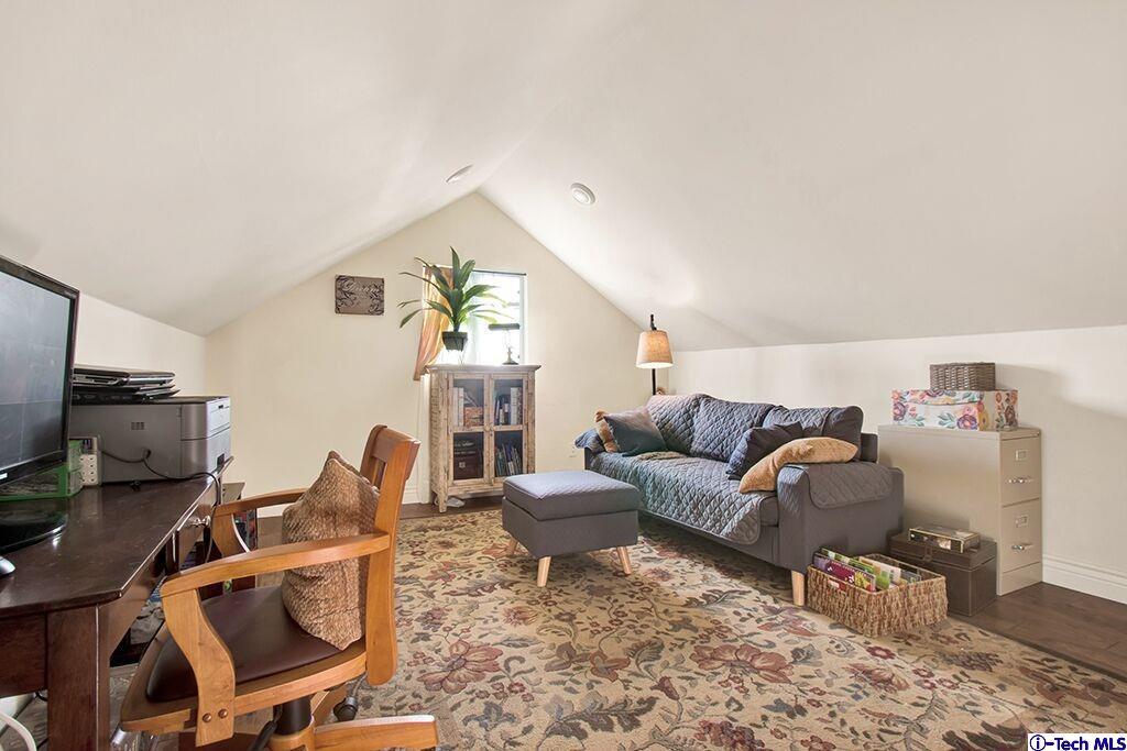 1710 West Kenneth Road Glendale, CA 91201 - Photo 17 of 26 Gallery Image 17