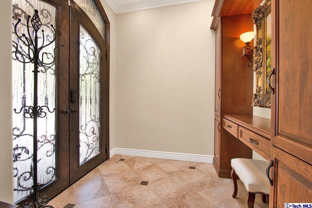 1710 West Kenneth Road Glendale, CA 91201 - Photo 4 of 26 Gallery Image 4
