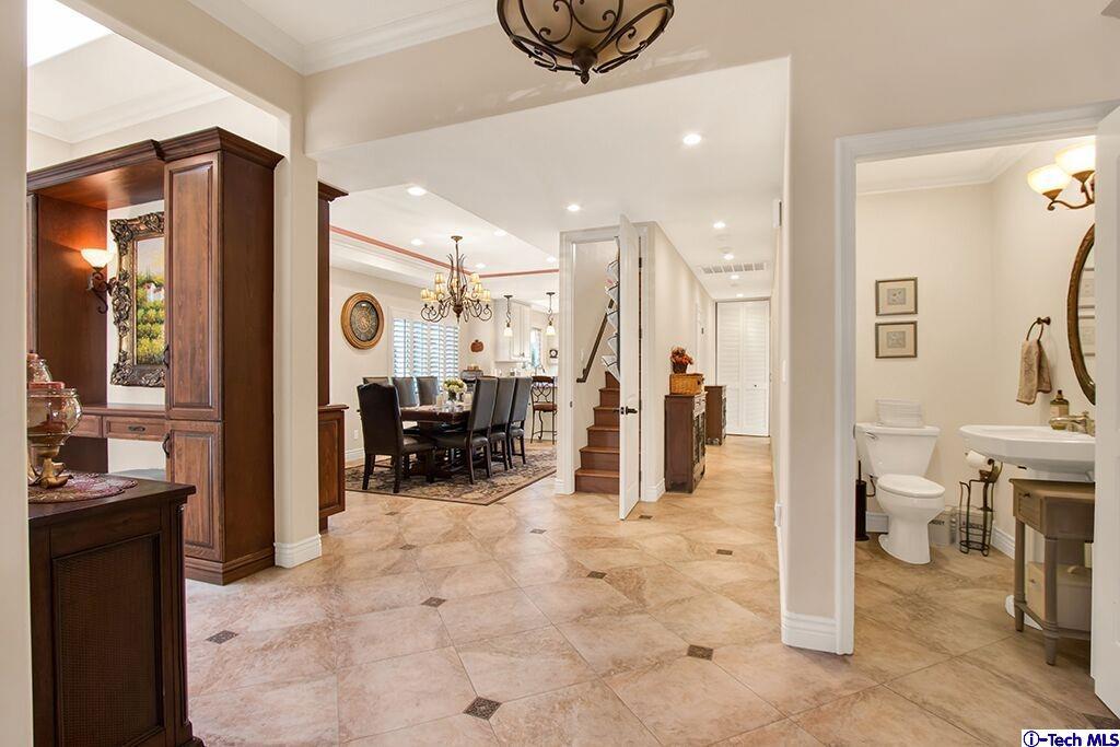 1710 West Kenneth Road Glendale, CA 91201 - Photo 5 of 26 Gallery Image 5
