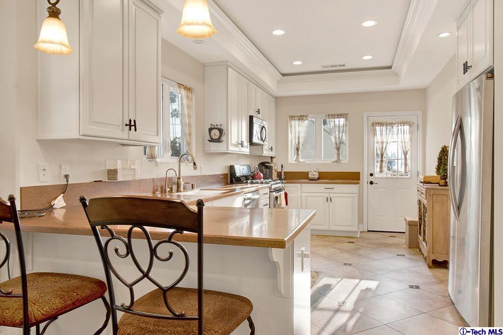 1710 West Kenneth Road Glendale, CA 91201 - Photo 9 of 26 Gallery Image 9