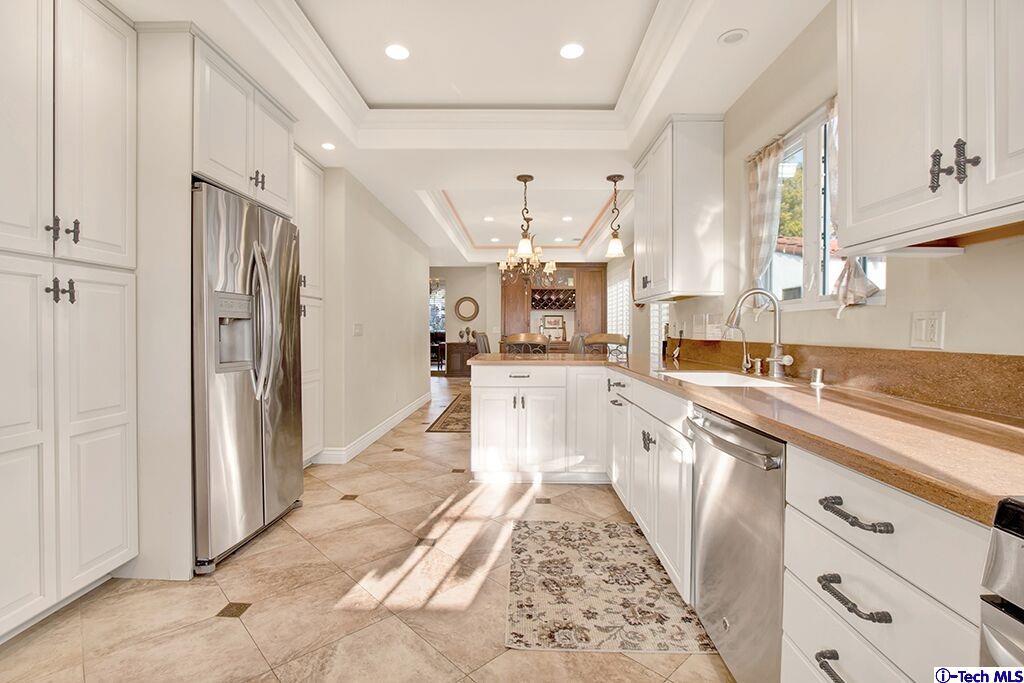 1710 West Kenneth Road Glendale, CA 91201 - Photo 10 of 26 Gallery Image 10