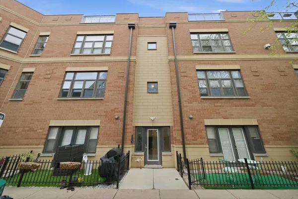 $525,000 | 2306 West Bloomingdale Avenue, Unit D, Chicago, IL 60647