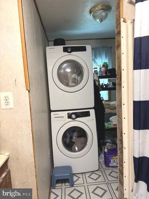 522 Mission Road Harpers Ferry, WV 25425 - Photo 8 of 14 a utility room with dryer and washer