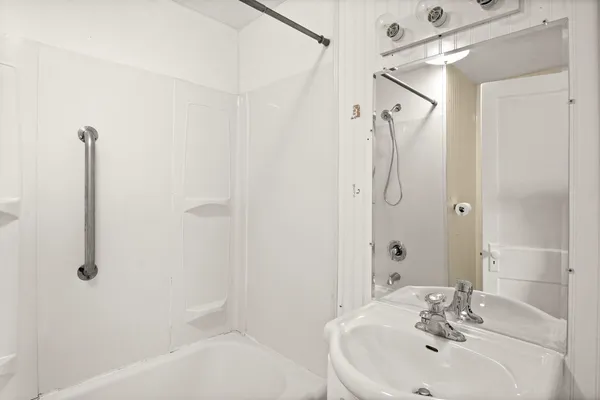 $1,450 | 825 East Wilson Street, Unit 2, Batavia, IL 60510