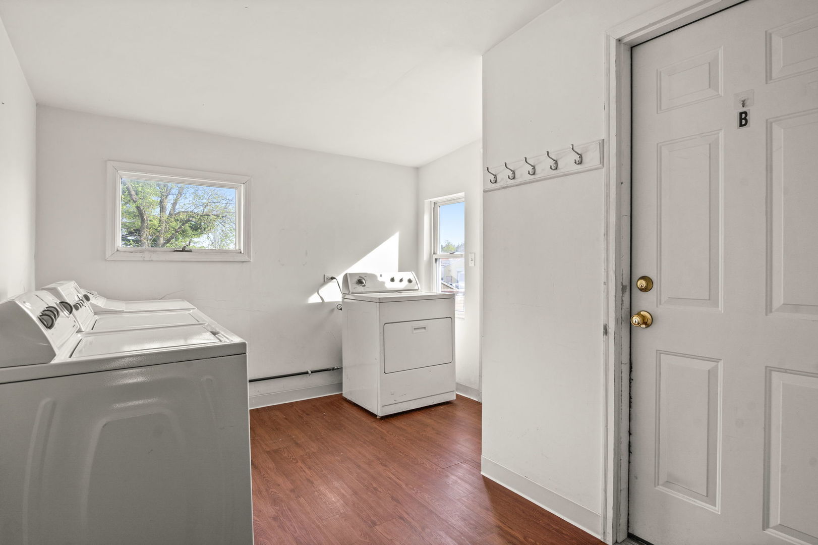 827 East Wilson Street, Unit B Batavia, IL 60510 - Photo 15 of 17 a room with a washer and dryer