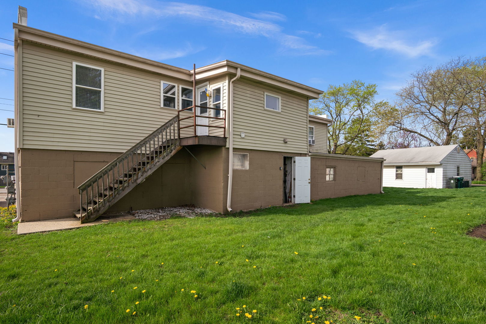 827 East Wilson Street, Unit B Batavia, IL 60510 - Photo 17 of 17 a front view of a house with a yard