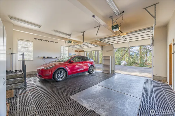 $1,799,950 | 11 East Mindy Lane, Sequim, WA 98382