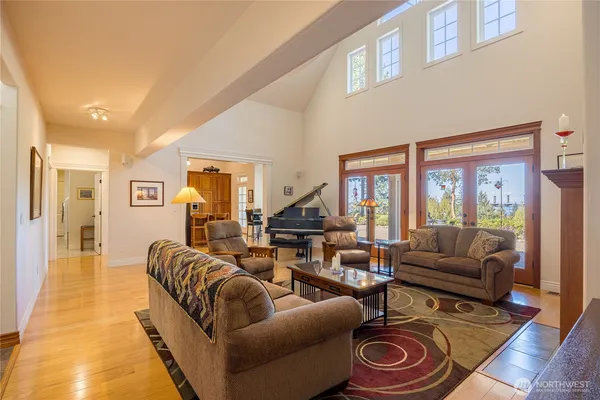 $1,799,950 | 11 East Mindy Lane, Sequim, WA 98382