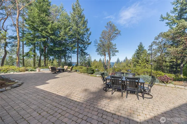$1,799,950 | 11 East Mindy Lane, Sequim, WA 98382