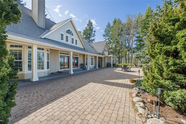 $1,799,950 | 11 East Mindy Lane, Sequim, WA 98382
