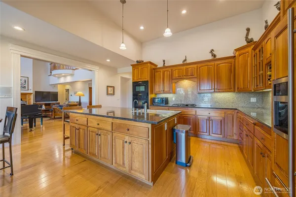 $1,799,950 | 11 East Mindy Lane, Sequim, WA 98382