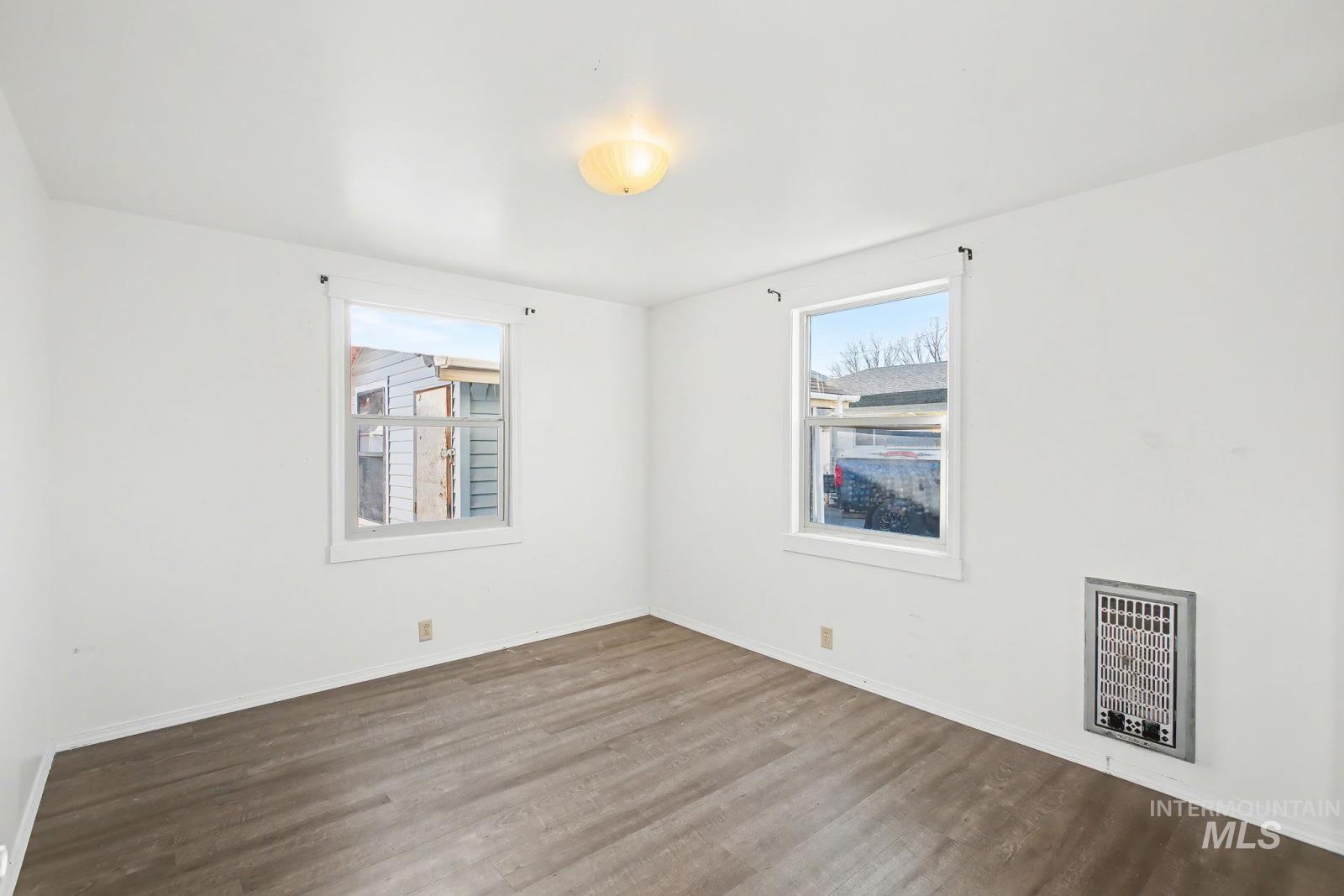 1830 Columbia Street Pomeroy, WA 99347 - Photo 18 of 28 Spare room with wood finished floors and heating unit