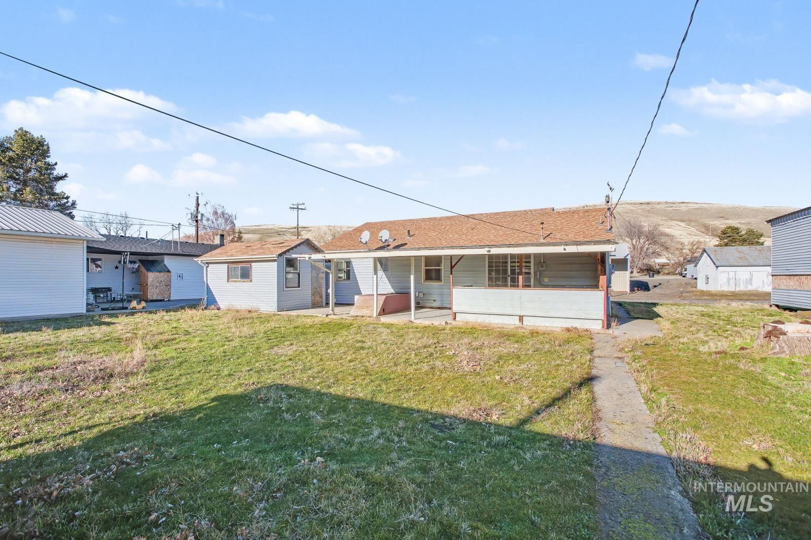 1830 Columbia Street Pomeroy, WA 99347 - Photo 22 of 28 View of front of home featuring a patio area and a front yard