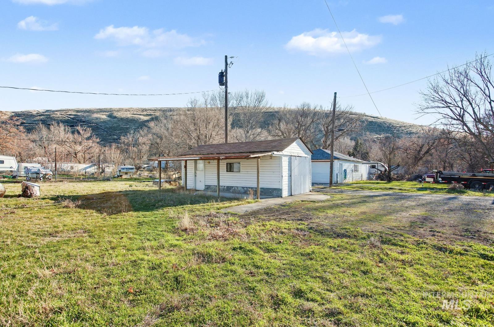 1830 Columbia Street Pomeroy, WA 99347 - Photo 23 of 28 View of outbuilding with a mountain view