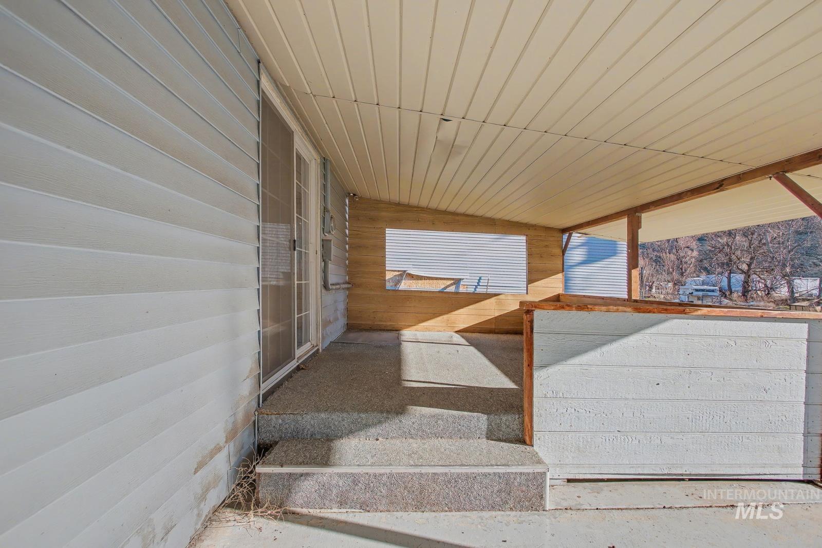 1830 Columbia Street Pomeroy, WA 99347 - Photo 28 of 28 View of staircase