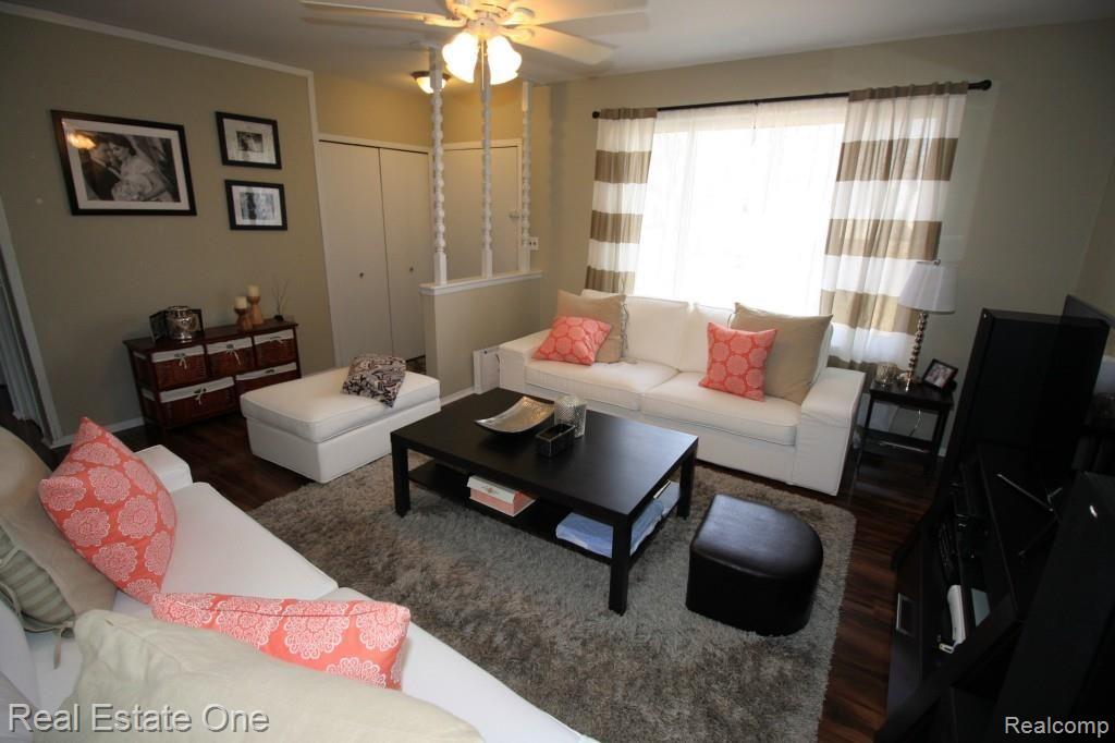 6--Livingroomview2.jpg