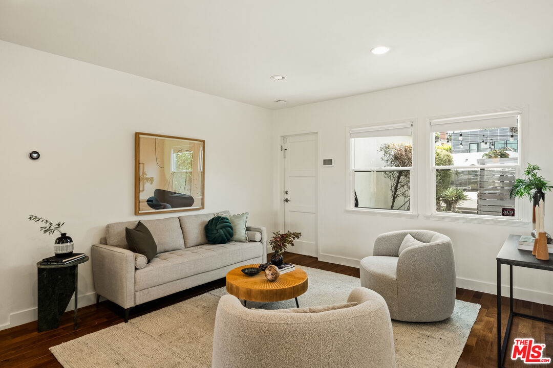7406 Earldom Avenue Playa del Rey, CA 90293 - Photo 8 of 61 Gallery Image 8