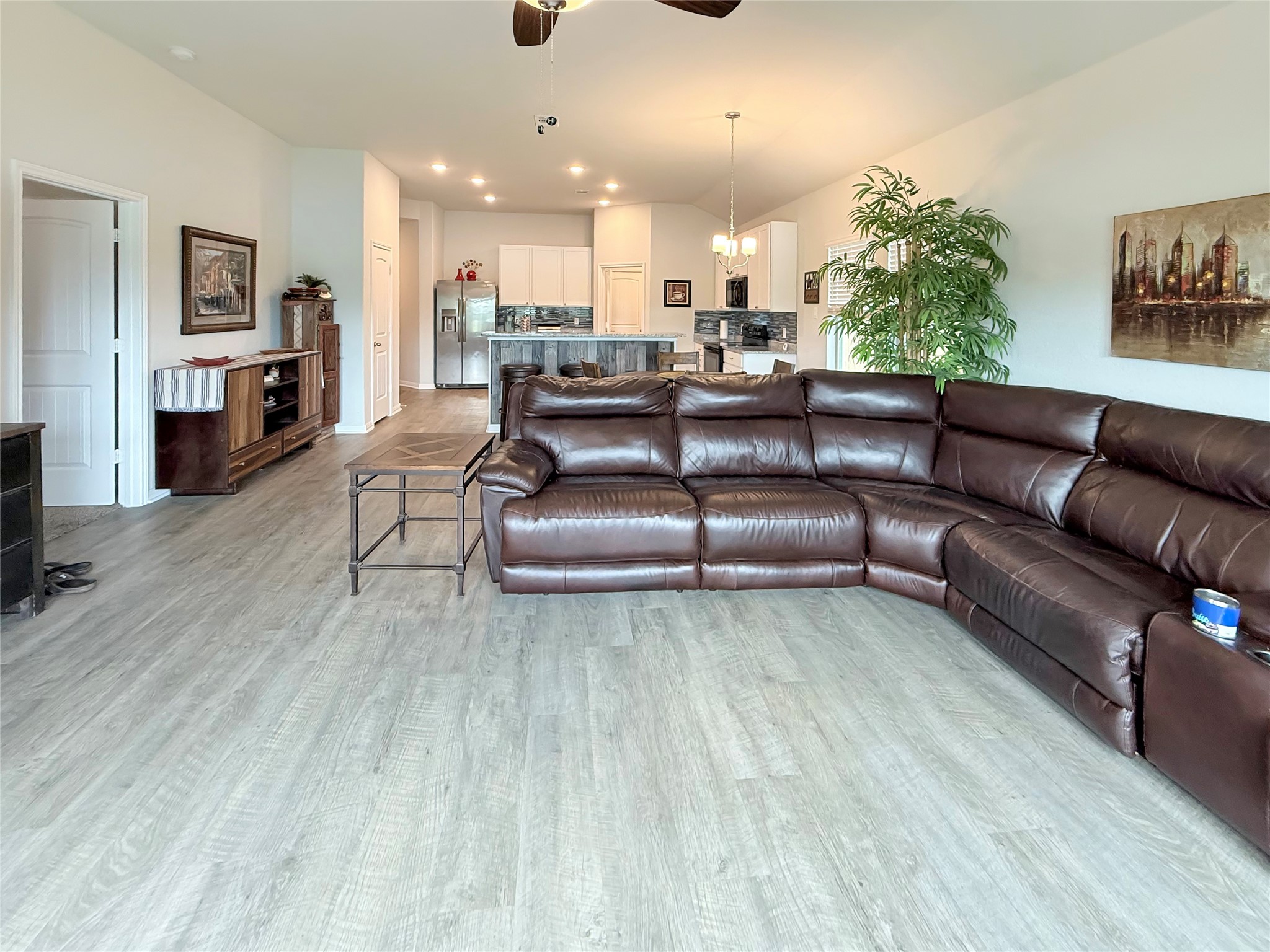 209 Bryan Way Angleton, TX 77515 - Photo 9 of 25