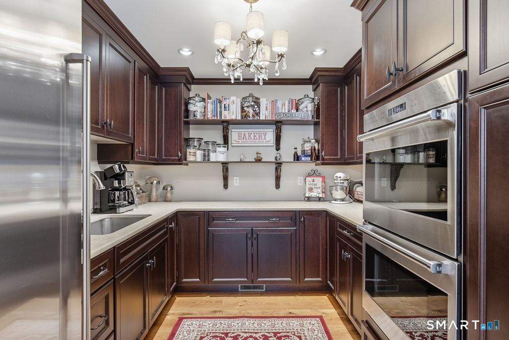 114 North Racebrook Road Woodbridge, CT 06525 - Photo 11 of 29