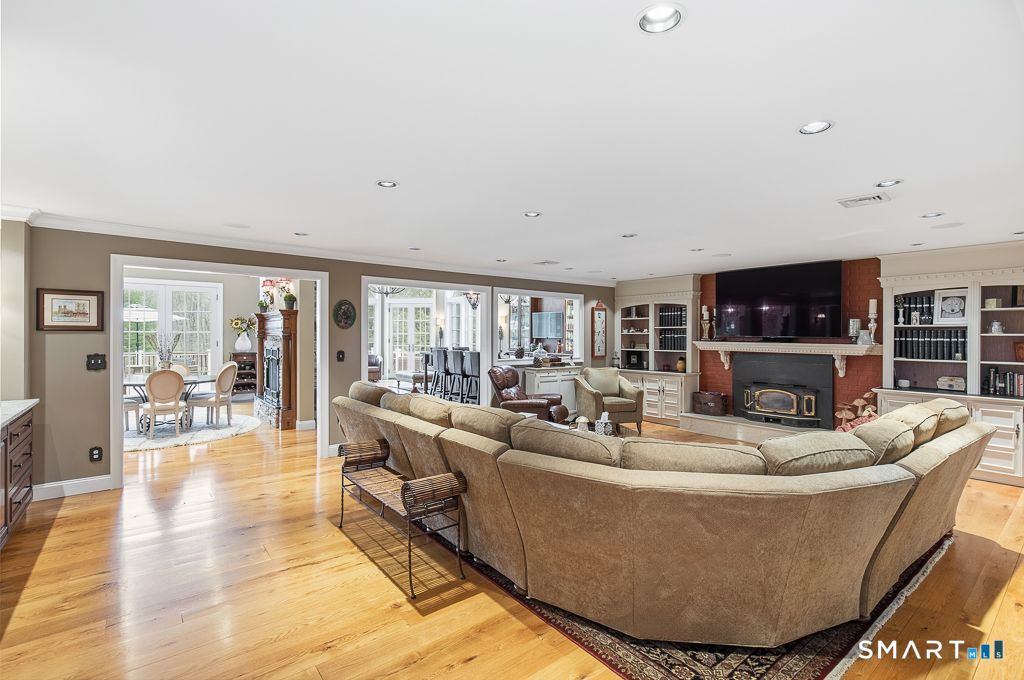 114 North Racebrook Road Woodbridge, CT 06525 - Photo 13 of 29