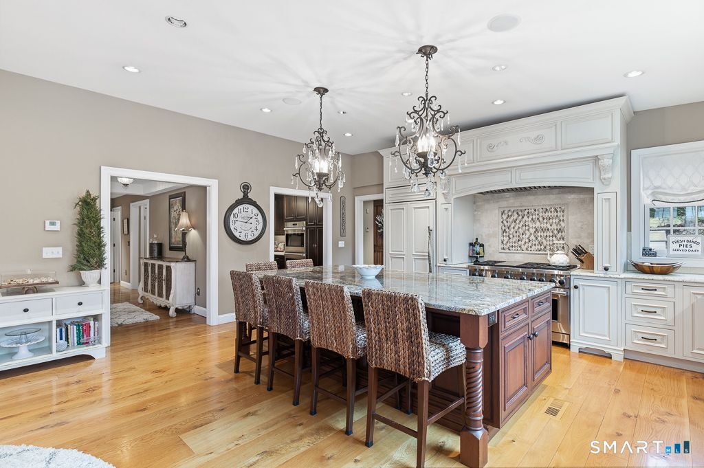 114 North Racebrook Road Woodbridge, CT 06525 - Photo 7 of 29