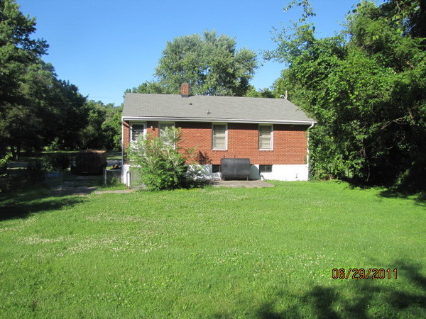 1904 Meadowbrook Road Northwest Roanoke, VA 24017 - Photo 2 of 6 a front view of a house with garden