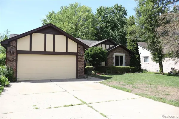 $499,900 | 2800 Ranieri Drive, Troy, MI 48085