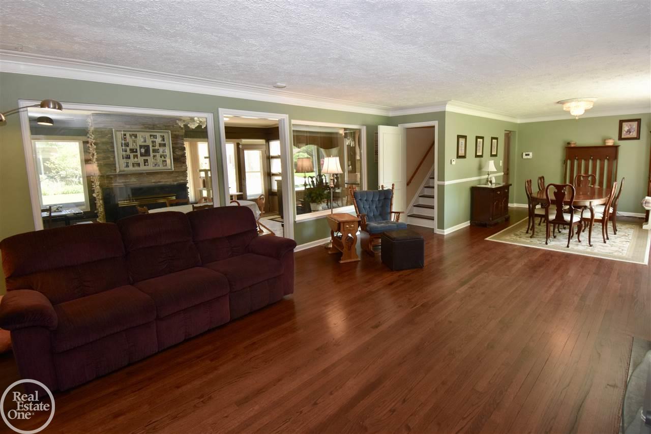 1596 South Renaud Road Grosse Pointe, MI 48236 - Photo 9 of 48 31348359-8.JPG