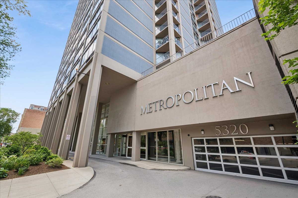 5320 North Sheridan Road, Unit 1911 Chicago, IL 60640 - Photo 2 of 26