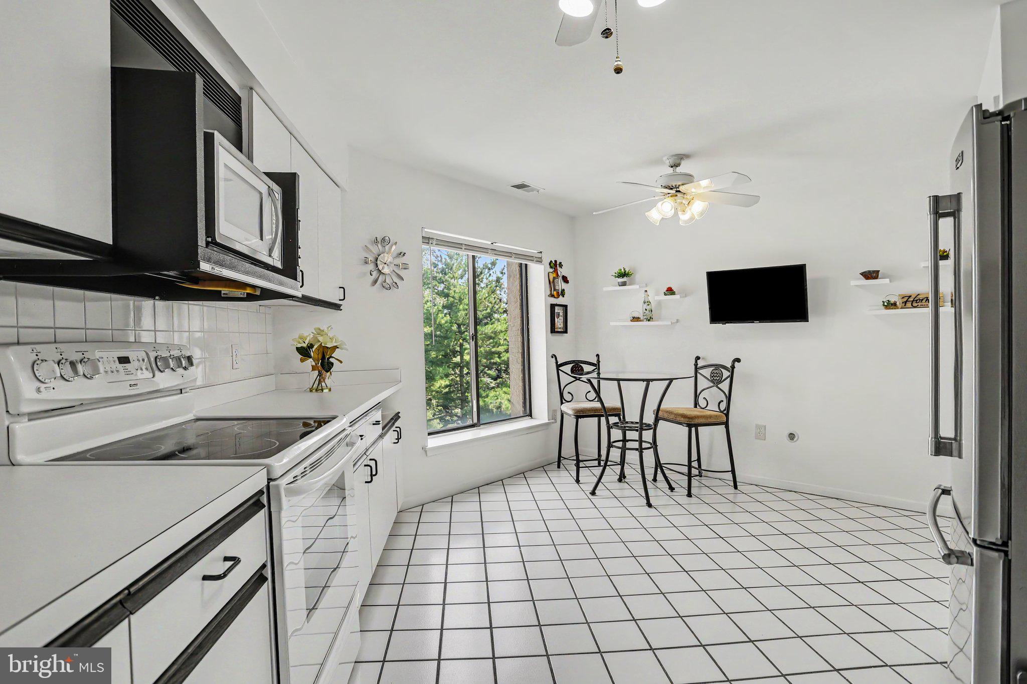 3041 Fallstaff Road, Unit 505D Baltimore, MD 21209 - Photo 12 of 26 Kitchen Eating Area