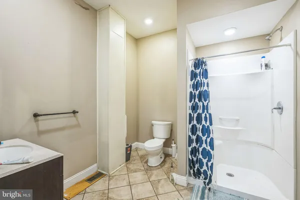 a bathroom with a toilet and a shower