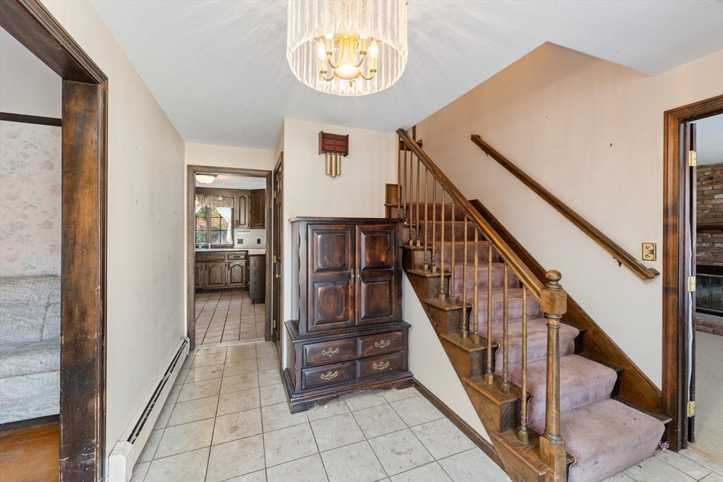 23 Juniper Road Franklin, MA 02038 - Photo 5 of 42