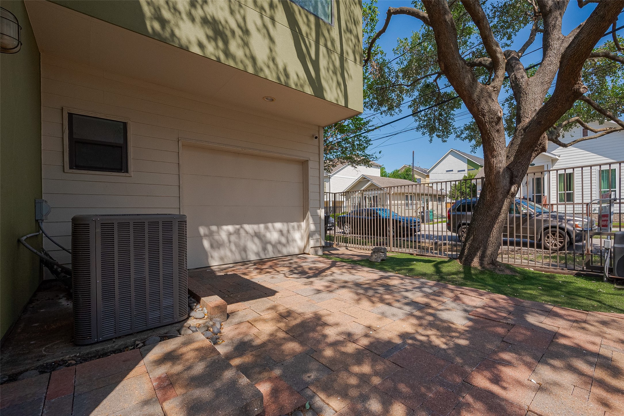 4331 Eigel Street Houston, TX 77007 - Photo 37 of 38 a view of house with a outdoor space