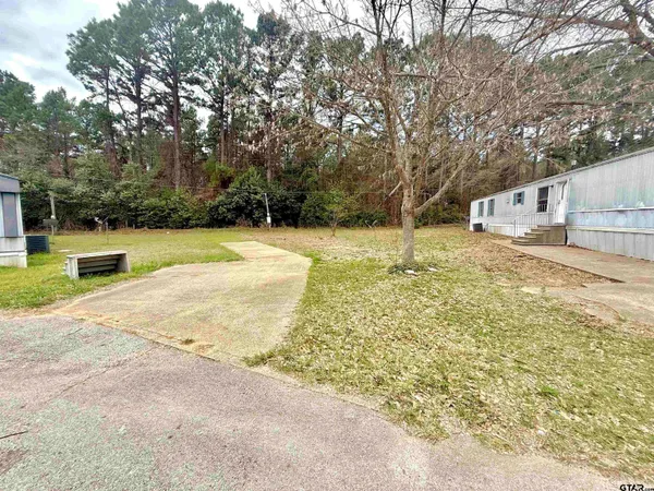 $400 | 1111 Bassett Road, Palestine, TX 75803