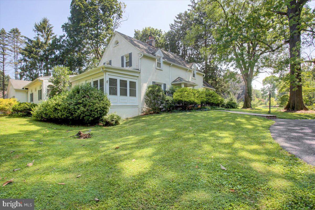 18902 Preston Road Hagerstown, MD 21742 - Photo 3 of 54 a front view of a house with a yard