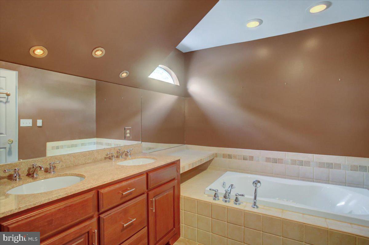 18902 Preston Road Hagerstown, MD 21742 - Photo 36 of 54 Primary upstairs bathroom