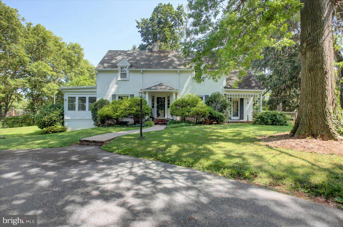 18902 Preston Road Hagerstown, MD 21742 - Photo 4 of 54 a front view of house with yard and green space